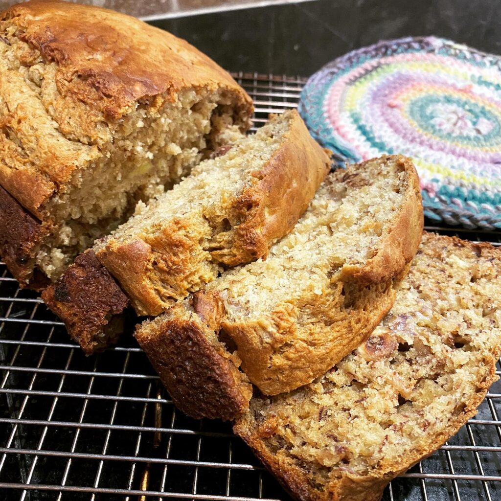 Banana bread. Such an easy bread to make. We baked this off heat on our @webergrills.  Use up those old bananas and bake up something delicious. summertimefood #webergrill #bakedwithlove #yumsofresh #homecooking #eugenefoodies#