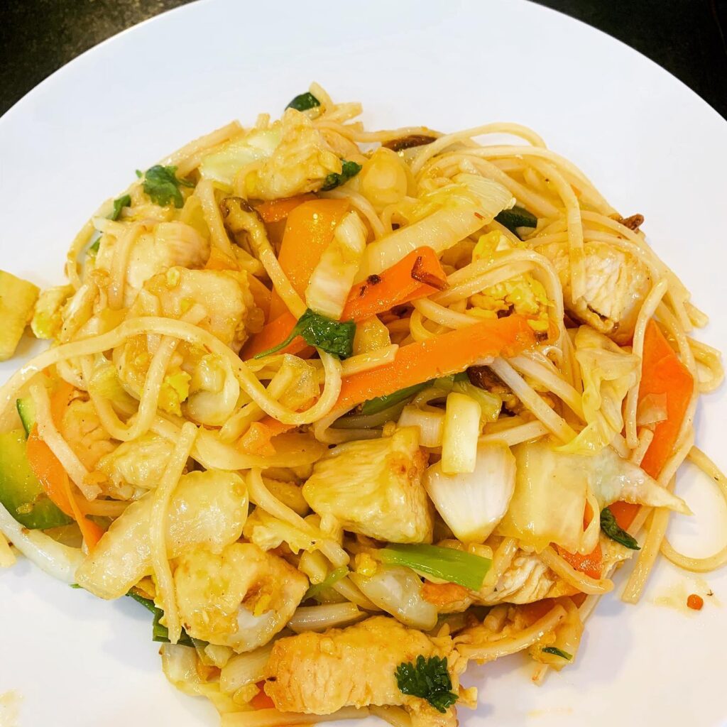 Homemade Lo Mein. Almost as good as takeout. I used as many organic ingredients as possible. The preservatives In Asian condiments is a problem for many people and we now have many organic options at the more natural grocery store, which I am grateful for. . #organic #nomsg #allnatural #fromscratch