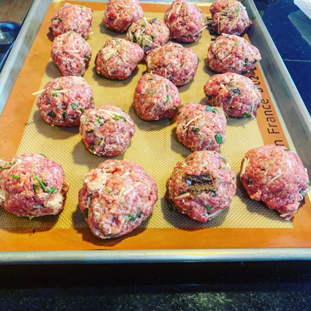 Homemade meatballs is what’s for dinner. Simmered in a homemade tomato sauce,  served over pasta , or on some French bread for meatball sandwiches....so many possibilities.#homemademeatballs #grassfedbeef #madewithlove #yumsofresh #italianfood